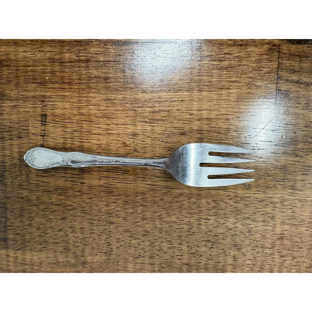 Wm A Rogers Oneida A1 Plus Mfg Co AA Silverplate Fork Floral Handle Pattern